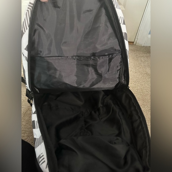 PUMA Full-Size Backpack TONS of Storage Laptop Cell Tablet Black White Gray - Picture 13 of 15